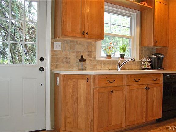 4th image of 110 Oneida Ave