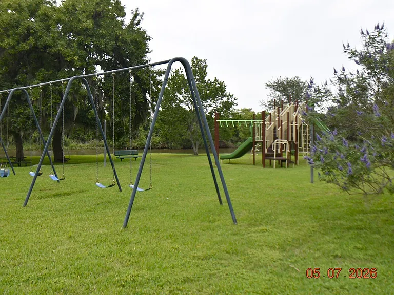 421 Creekside Dr — Photo 38