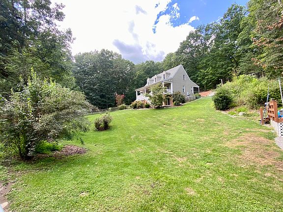 3rd image of 110 Country Club Ln W