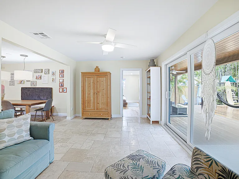 721 N Lakeside Dr — Photo 25
