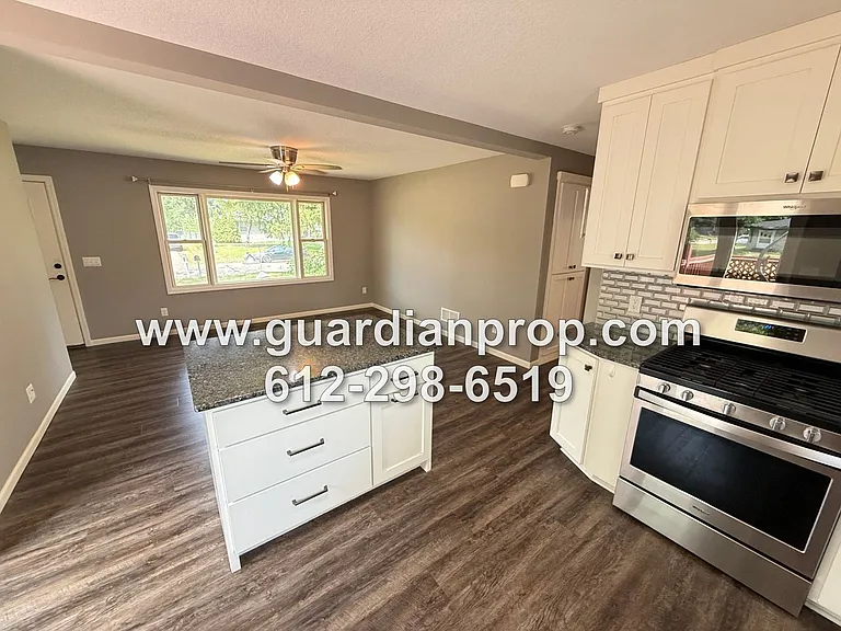 350 93rd Ave NE — Photo 5