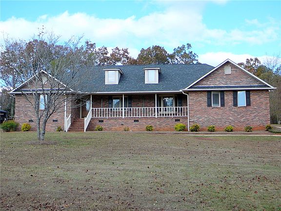 2nd image of 1015 Ladys Ln