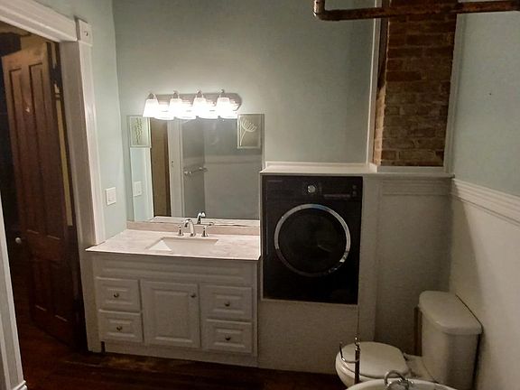 3rd image of 807 17th St #2