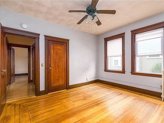 4th image of 32 Pinehurst Ave