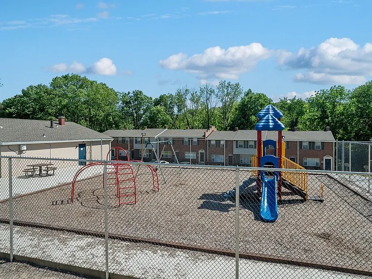 Fairway Ridge Apartments and Townhomes — Photo 10
