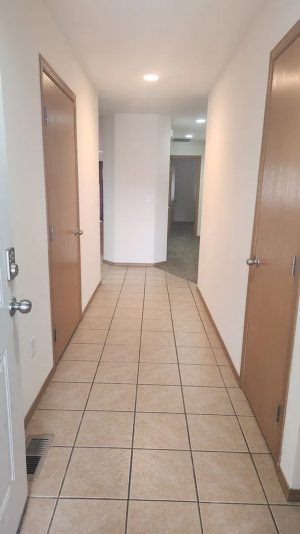 3 Bed 2 Bath one story duplex w/ single car garage in Moses Lake — Photo 2