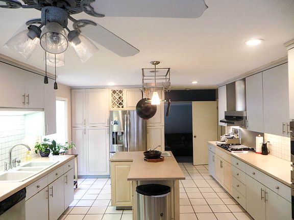 2nd image of 2885 Redbarn Ln