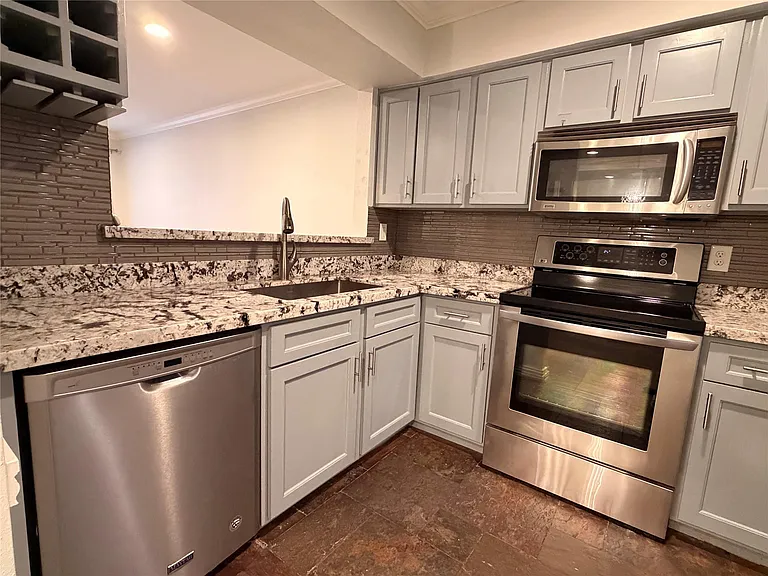 537 N Post Oak Ln #537 — Photo 5