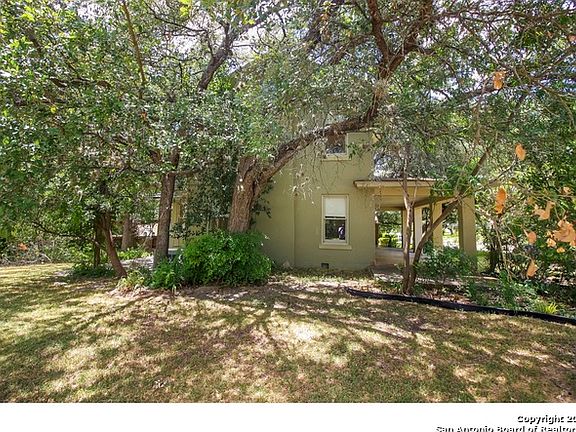 5th image of 150 Wildrose Ave