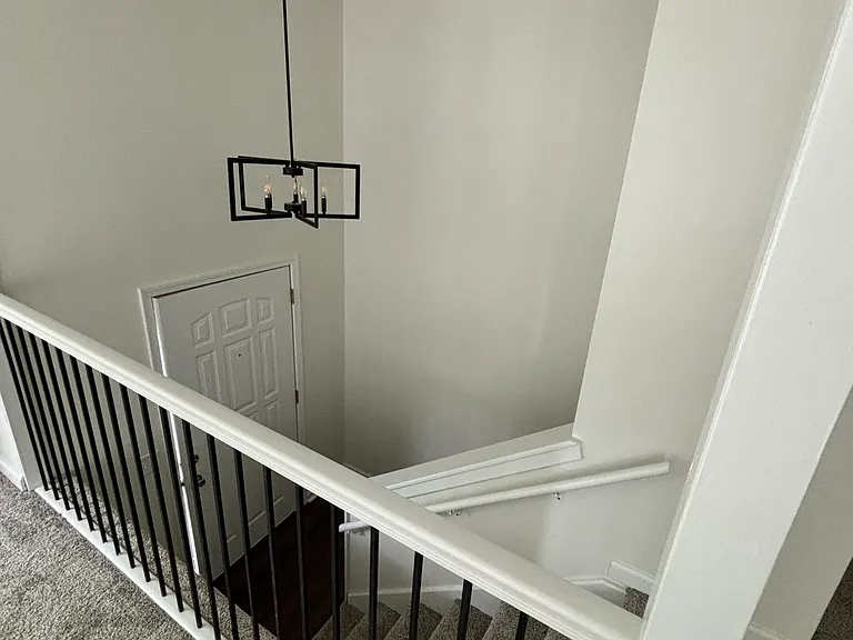 480 Valley Dr — Photo 2