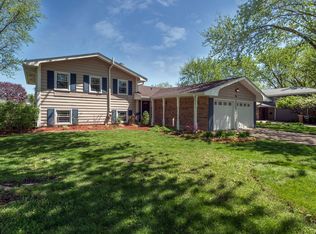 745 Alhambra Ln, Hoffman Estates, IL 60169