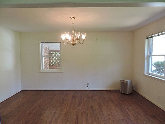 5th image of 204 Mimosa Ave