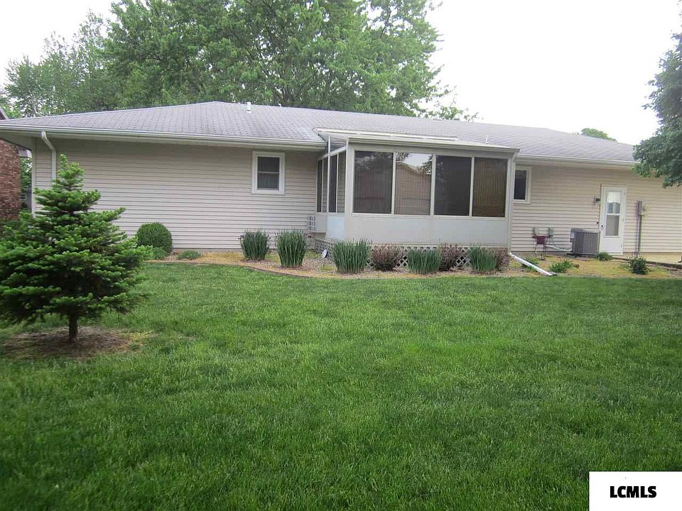 2nd image of 1443 E Pine St