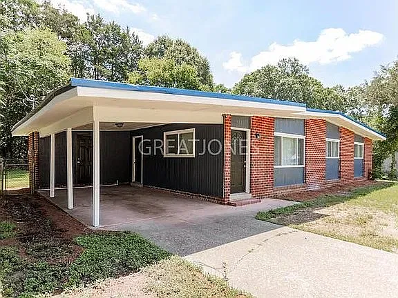 3 bed, 1.0 bath, 1192 sqft, $1,535 — Photo 2