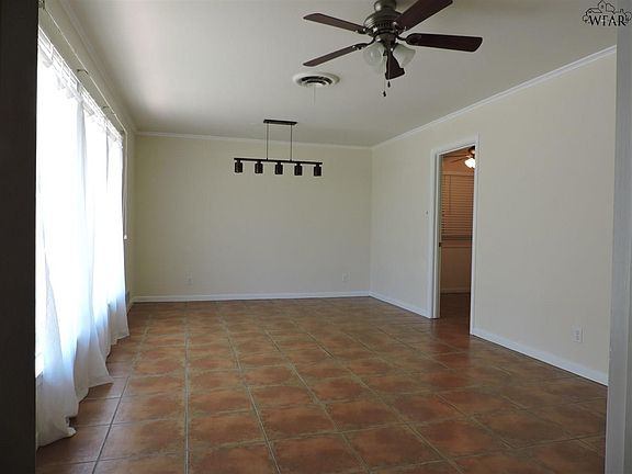 3rd image of 1520 Primrose Dr