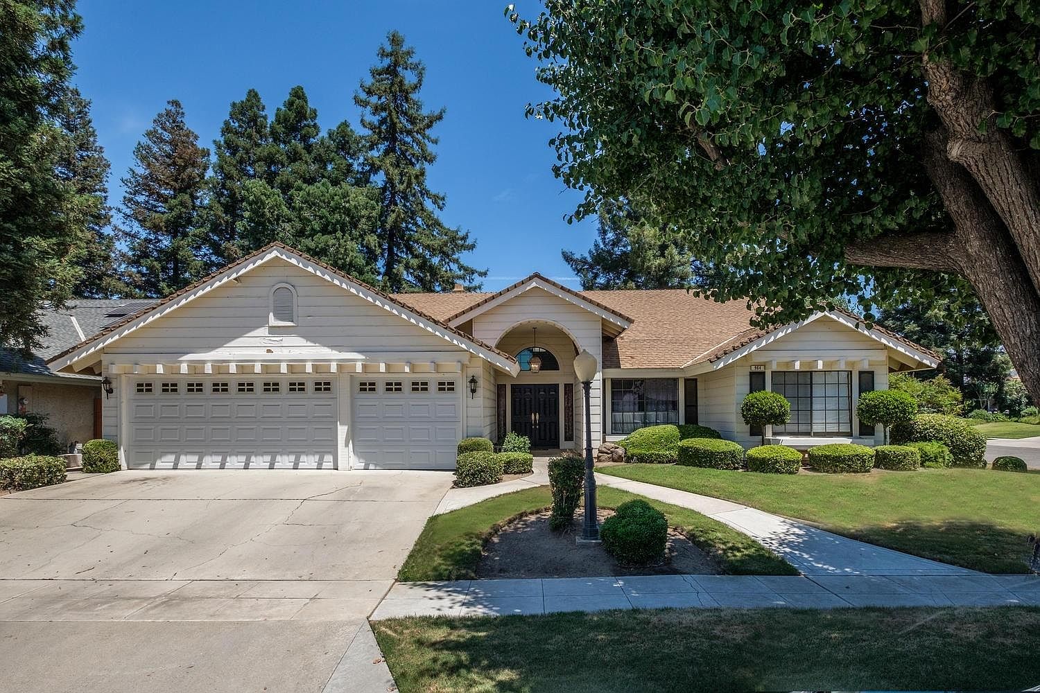 964 E Cromwell Ave, Fresno, CA 93720 | Zillow