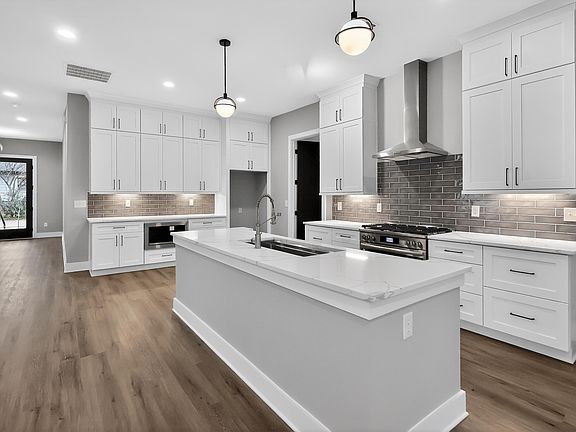 3rd image of 112C Chestnut St