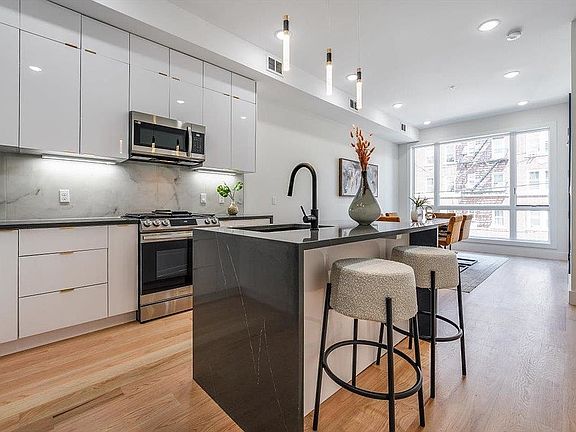 5th image of 39 Boyd Ave #B
