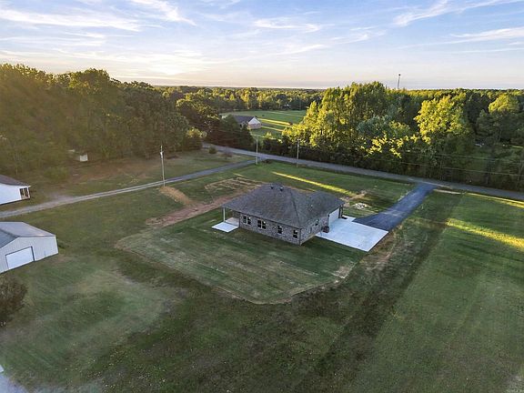 4th image of 3326 Mount Tabor Rd