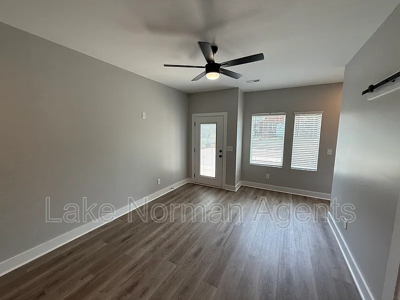 3 bed, 2.5 bath, $1,995 — Photo 3