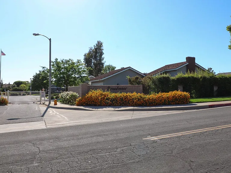 1050 Pacifica Dr — Photo 50