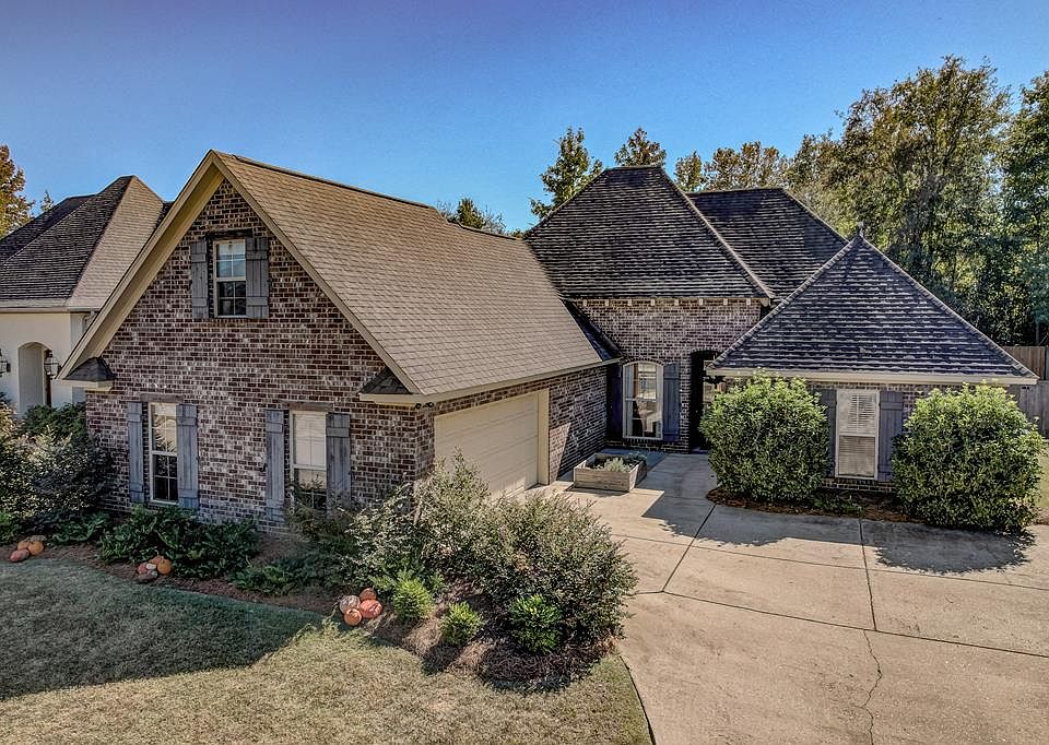 1st image of 107 Twin Creeks Dr