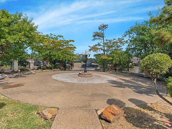 4th image of 3024 Encino Dr