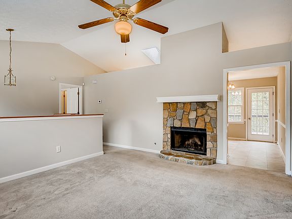 5th image of 2424 Windridge Dr NE