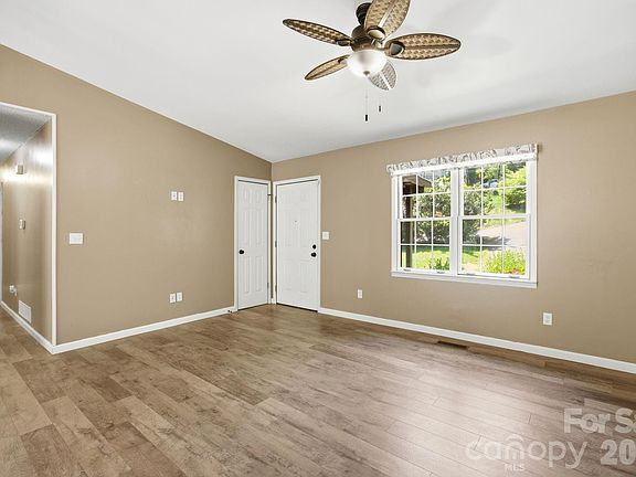 3rd image of 307 Westforest Ln