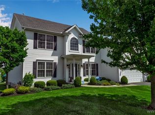 5623 Field Brook Dr, East Amherst, NY 14051