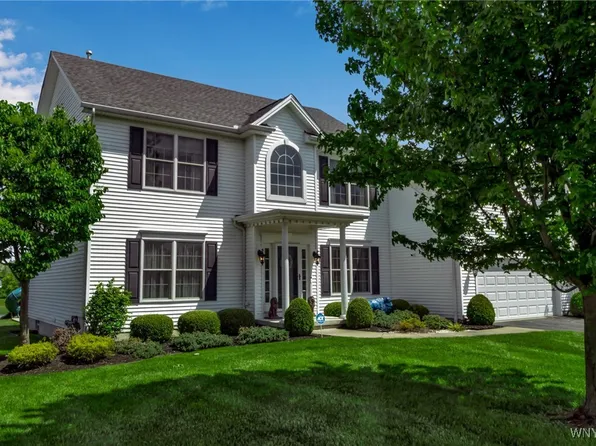 5623 Field Brook Dr, East Amherst, NY 14051