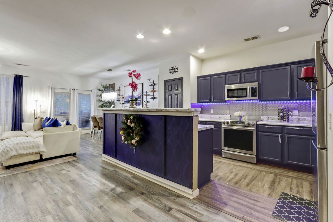 next background image