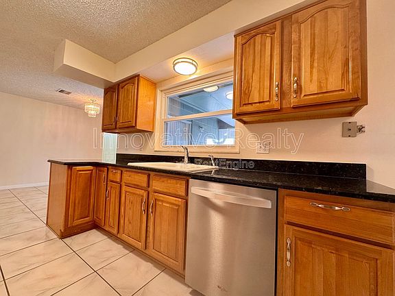 5th image of 1005 Bradford Dr