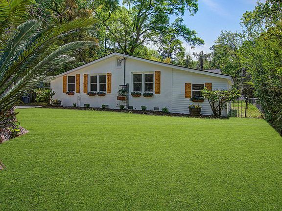 3rd image of 4523 W Montague Ave