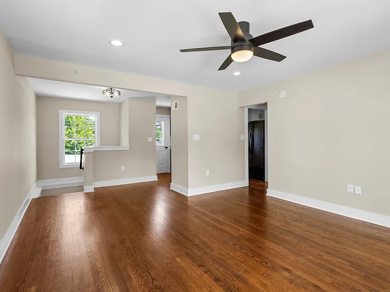 2628 Linden Pl — Photo 6