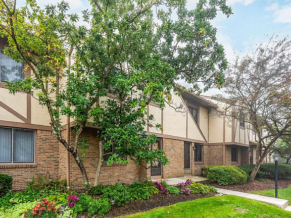 2nd image of 3229 Stonecrest Ct #39