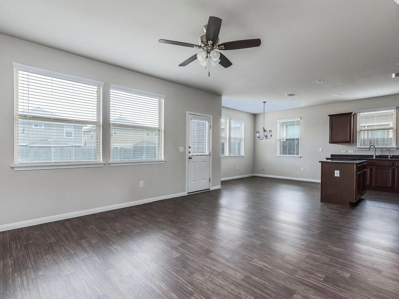 3 bed, 2.5 bath, 1688 sqft, $1,825 — Photo 4