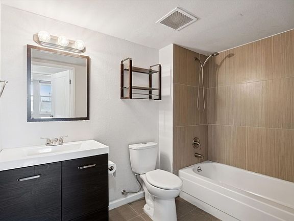 5th image of 601 W 11th Ave APT 315