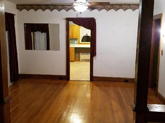 3rd image of 3794 Richmond Ave