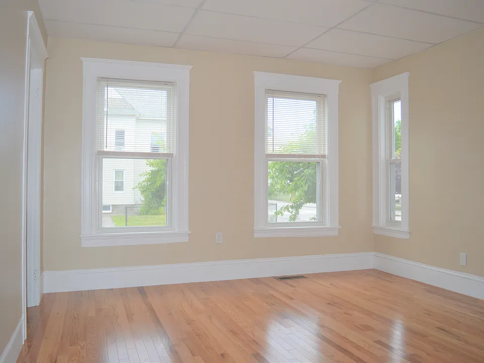 98 West St #1
