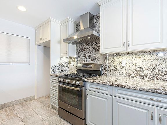 4th image of 619 E Elmwood Ave APT D