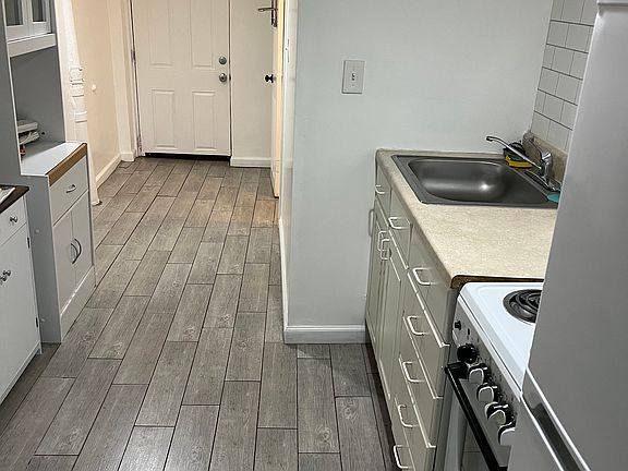 2nd image of 2552 Mickle Ave #B
