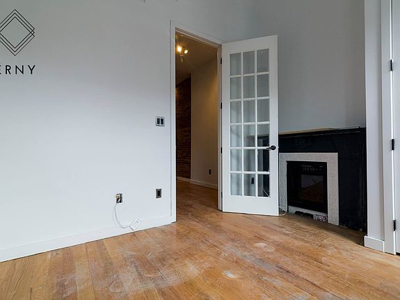 4th image of 1050 Putnam Ave #2F