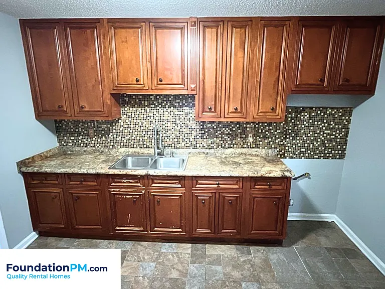 1375 Adelaide St — Photo 4