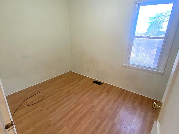 5th image of 3417 Snow Rd
