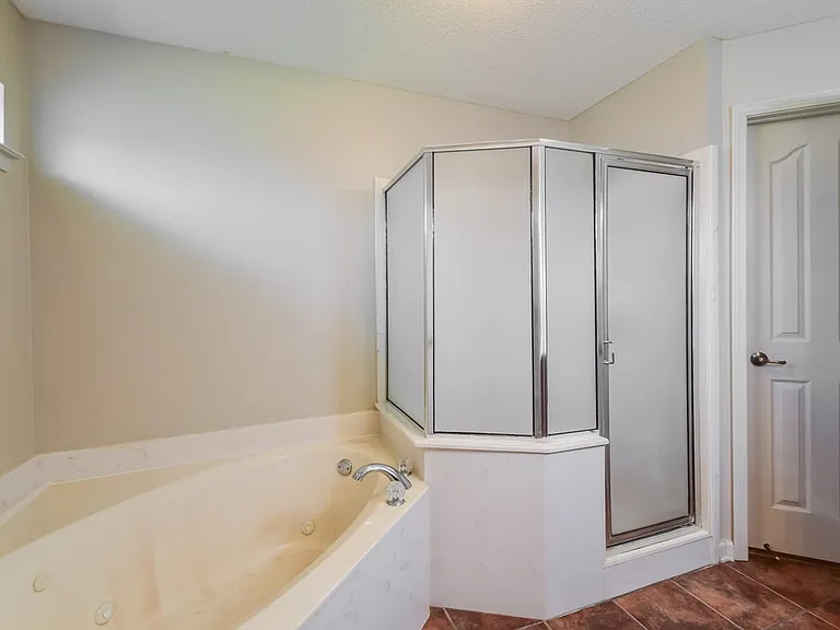 4088 Carroll Dr W — Photo 11