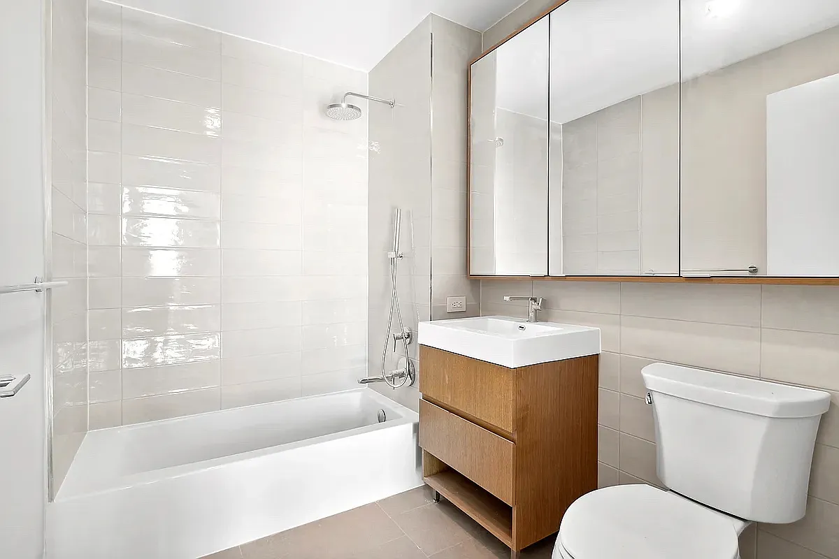 2 bed, 800 sqft, $4,660 — Photo 2