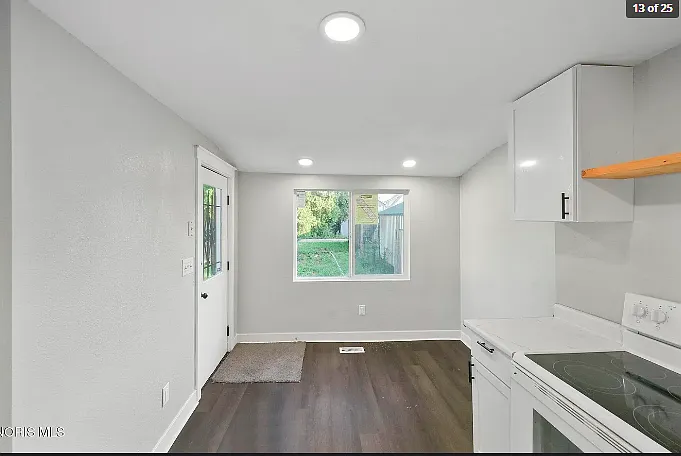 1219 Colburn St — Photo 13