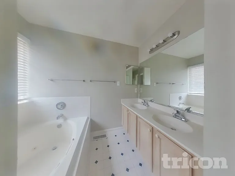 3182 Gainsborough Ct — Photo 9