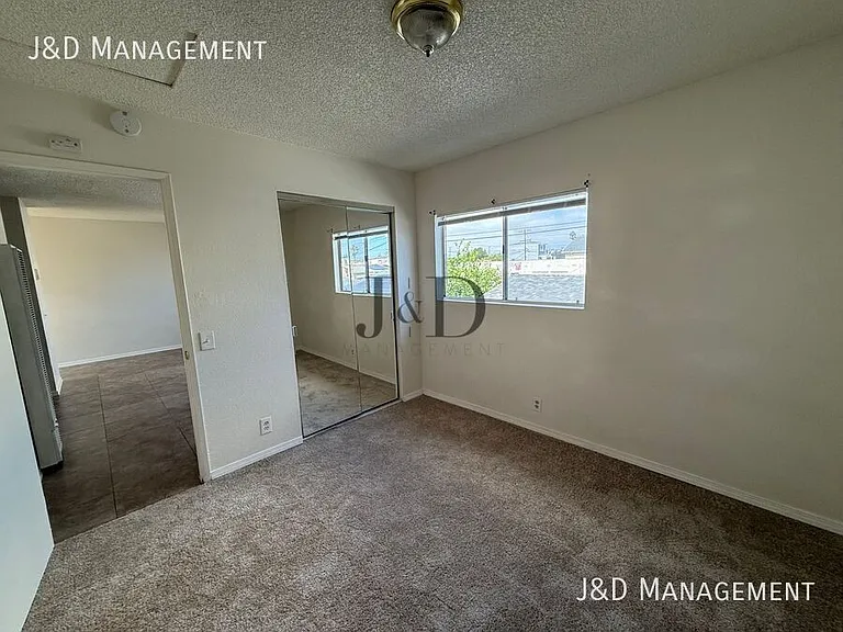 4086 Swift Ave — Photo 11